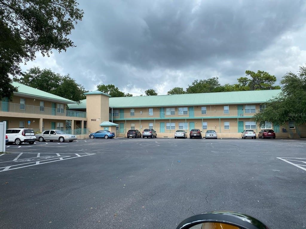 5822 Congress St Apt 104