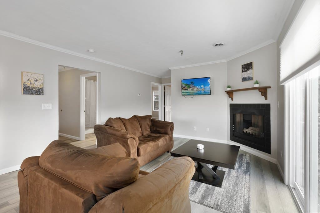 400 Stewart Ln Apt 23