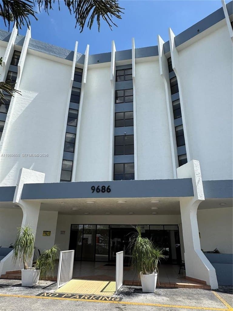 9686 Fontainebleau Blvd Apt 301