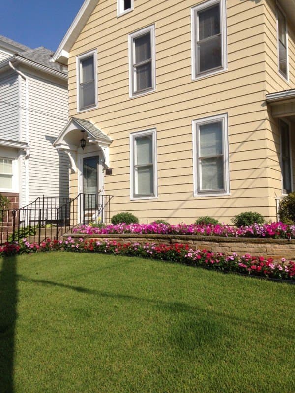 215 W 4th St