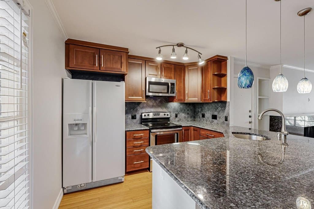 5220 Fleetwood Oaks Ave Apt 210