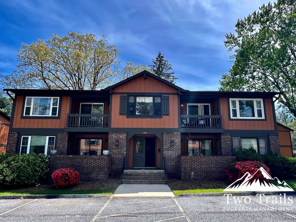 1761 Haywood Manor Rd