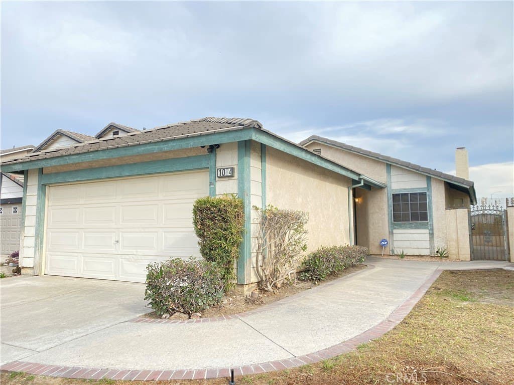 1084 Jacaranda Rd