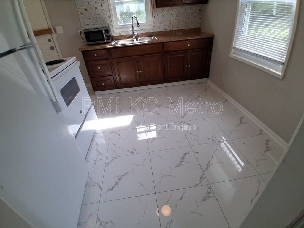 9548 Charlotte St