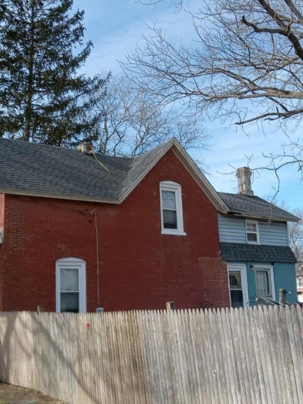221 S 4th St
