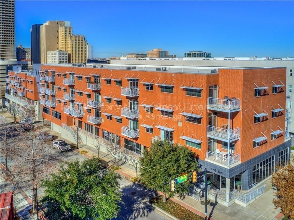 1 NE 2nd St Apt 304