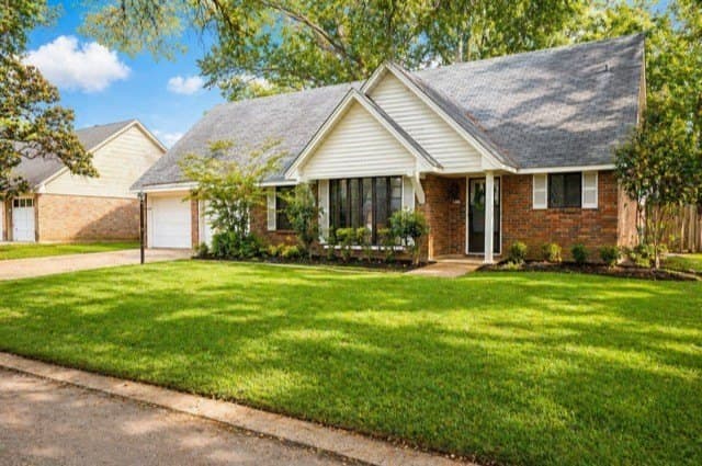 6122 Burgundy Dr