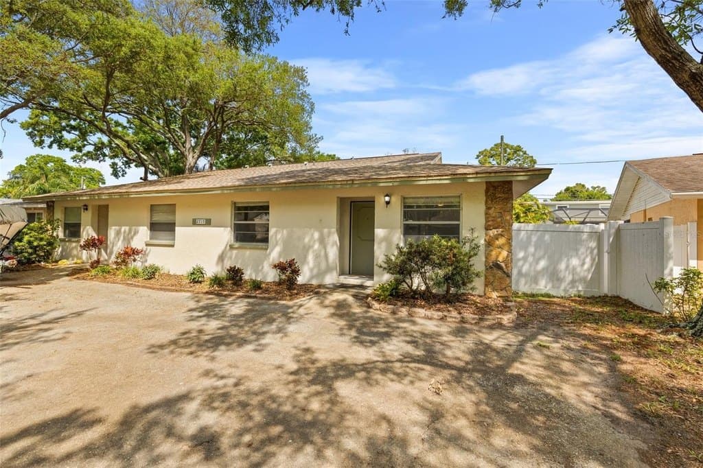 2715 63rd Ter N Apt B