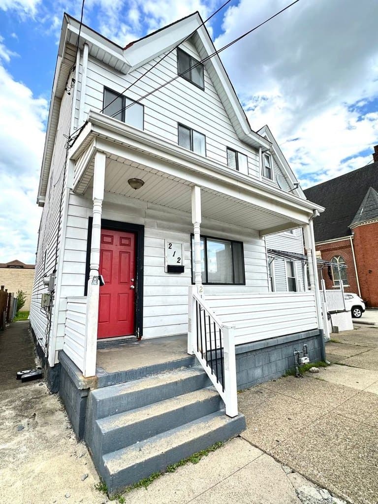 212 8th St