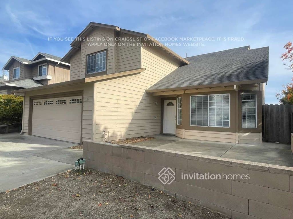 102 Vanessa St