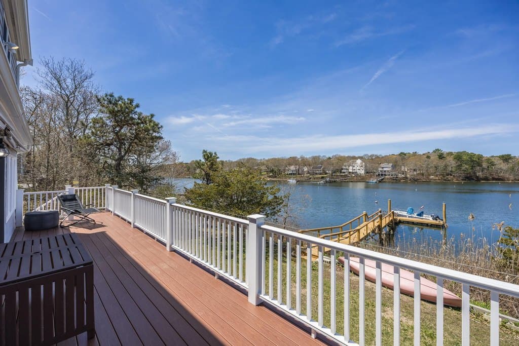 235 Edgewater Dr W