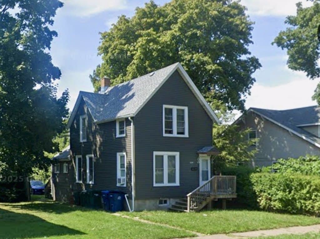 1634 Victoria Ave
