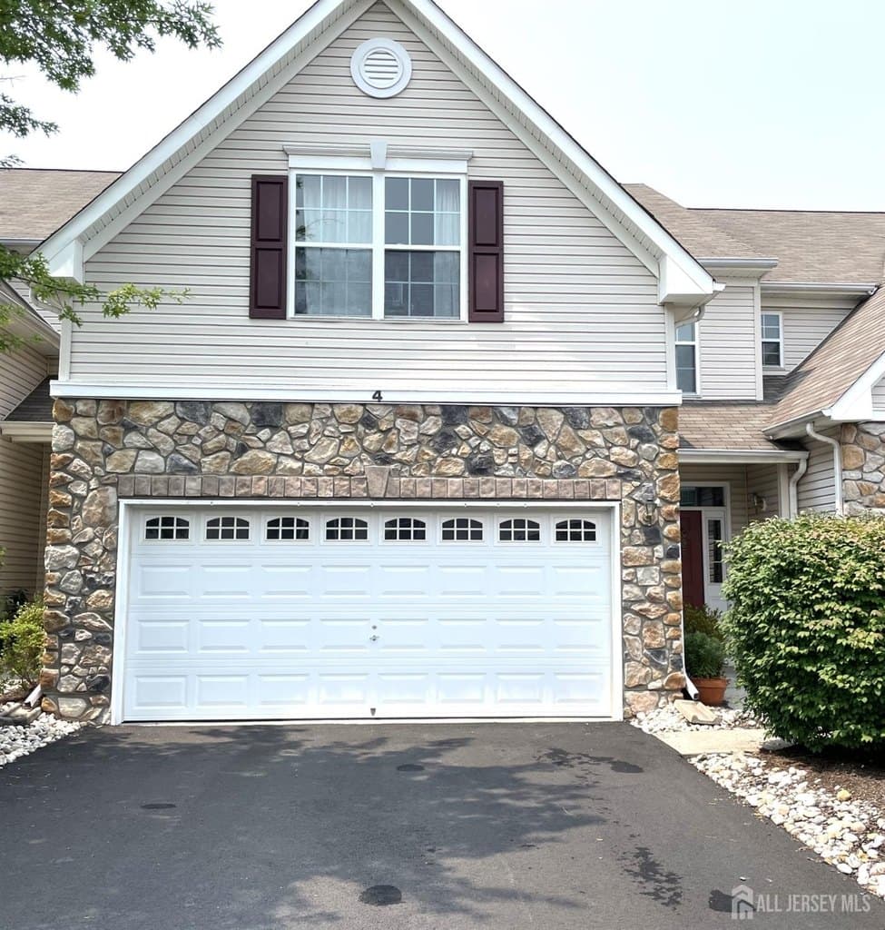 4 Blake Dr