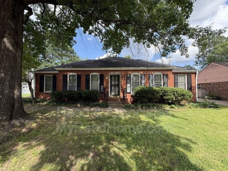 2292 Eastover Dr