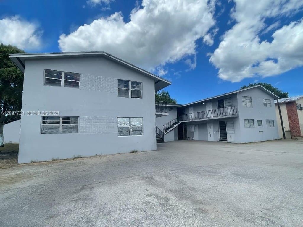 332 SW 3rd St Apt 5