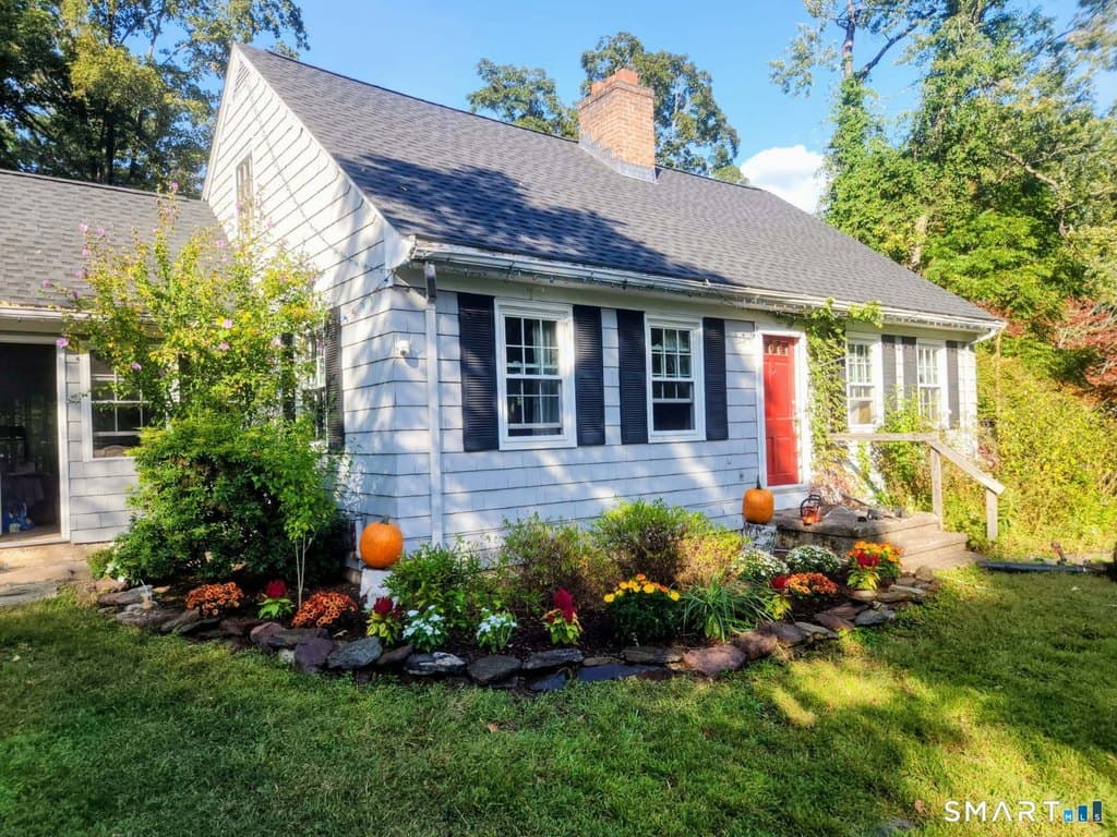 2 Tunxis St