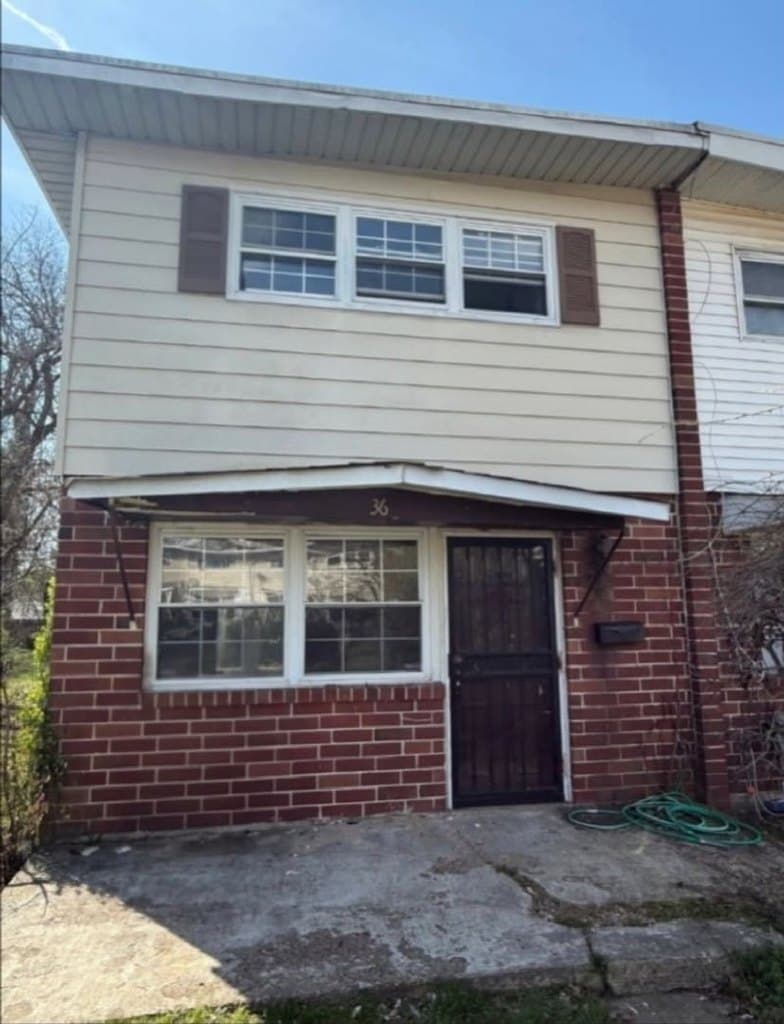 36 Thorn Ln