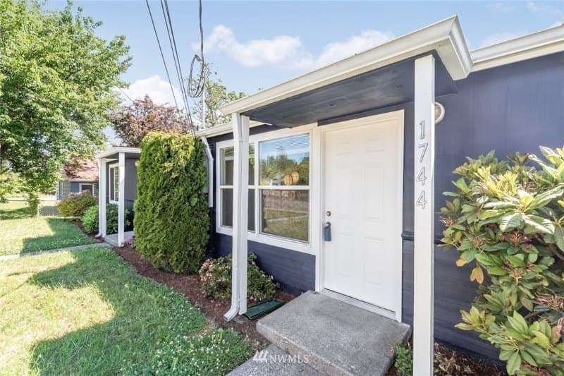 1744 Rainier Ave