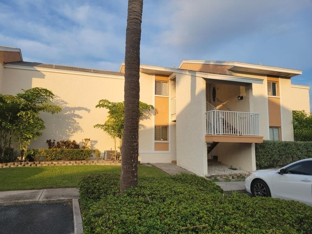 621 99th Ave N Apt 203
