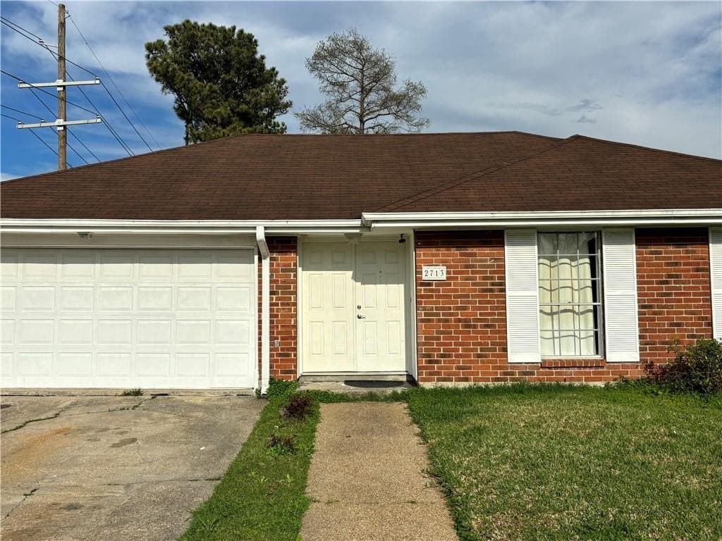 2713 W Friendship Dr