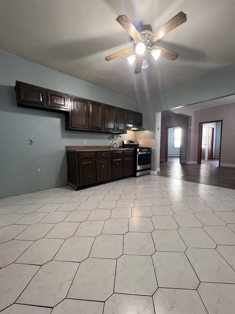 407 Kennedy Blvd Apt 1R