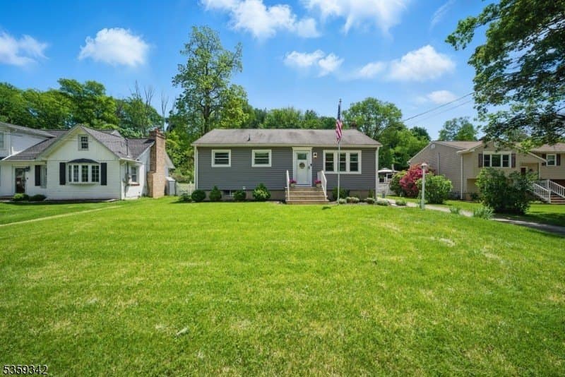 22 Beaver Brook Ln