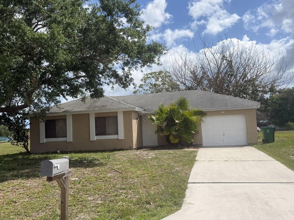 1131 SE Parrish Ct