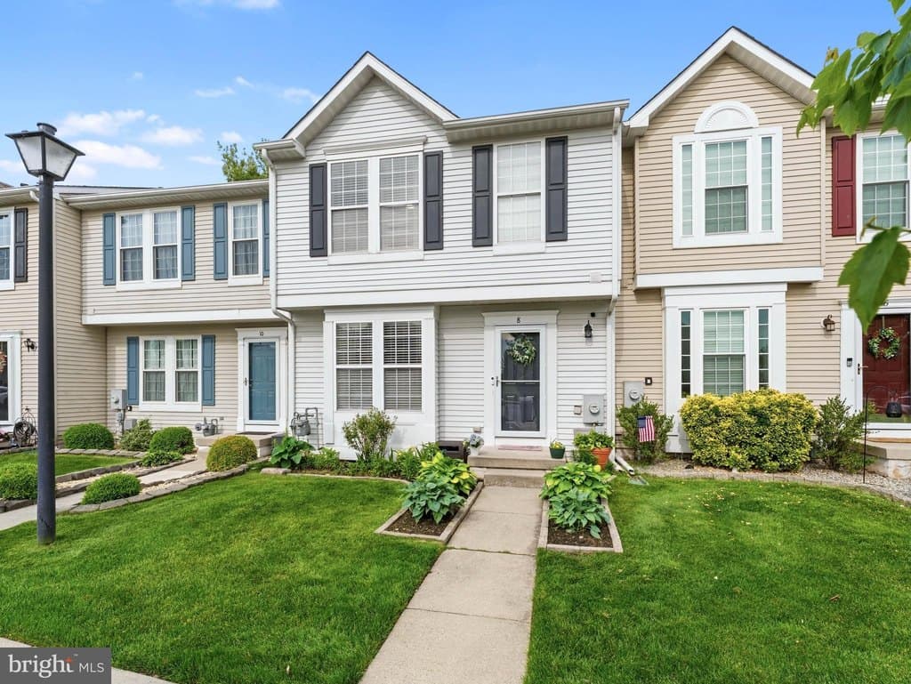8 Pinehurst Ct