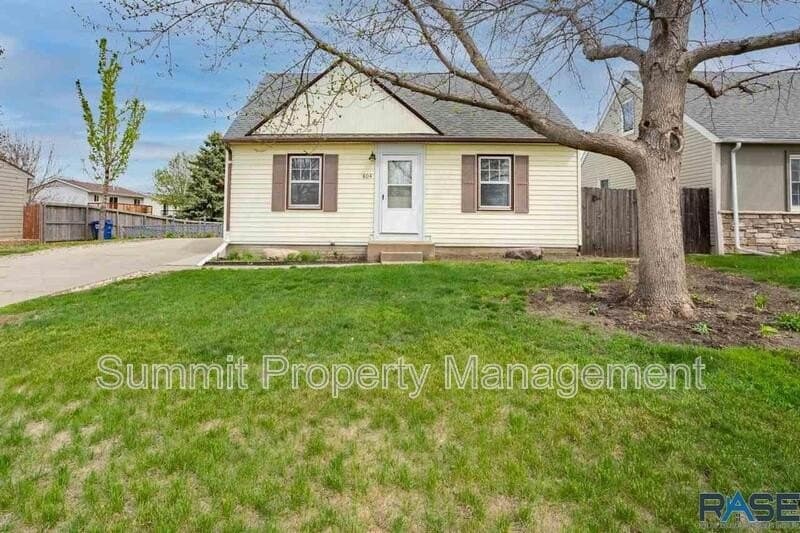 804 E Presentation St