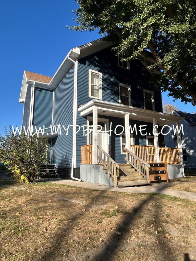 328 W Dewald
