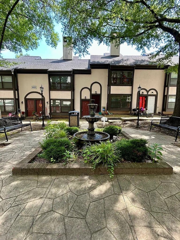Ashton Square Apartments