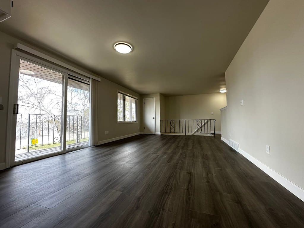 2746 Nicolet Dr