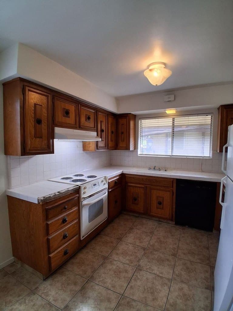 1493 W Fairmont