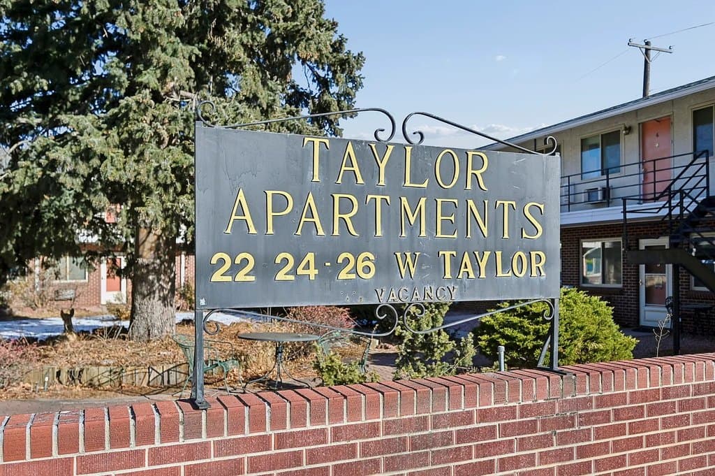 Taylor St Apartment
