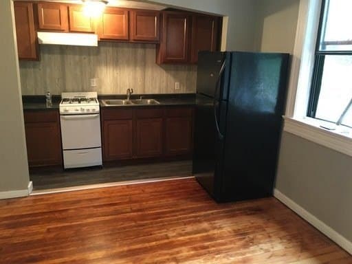 321 Bates Ave