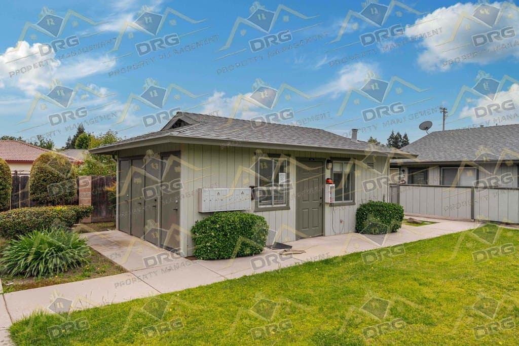 1229 W Roseburg Ave
