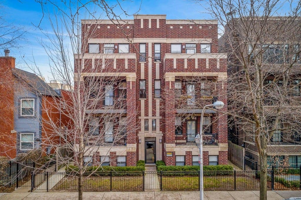 3229-31 N Kenmore