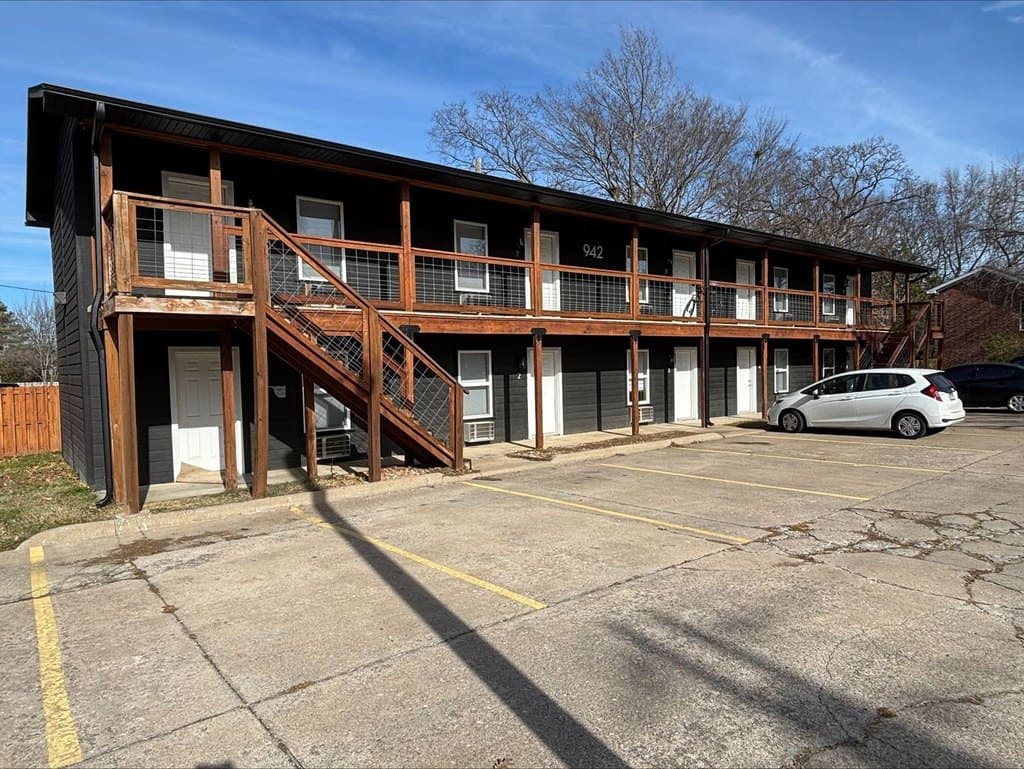 942 W Holly St Fayetteville, AR 72703