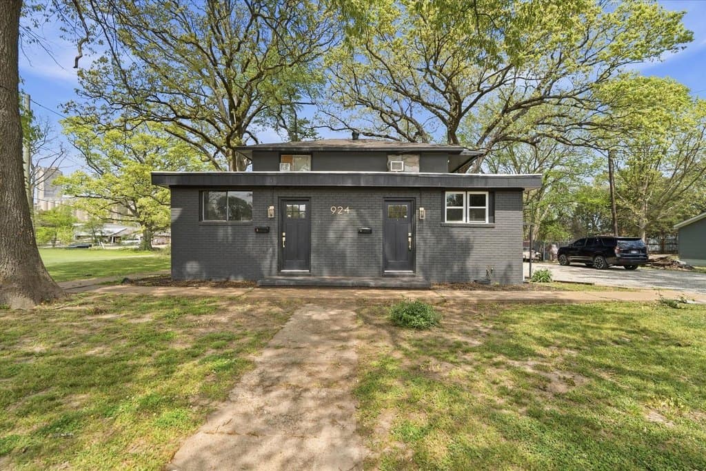 924 Huntington