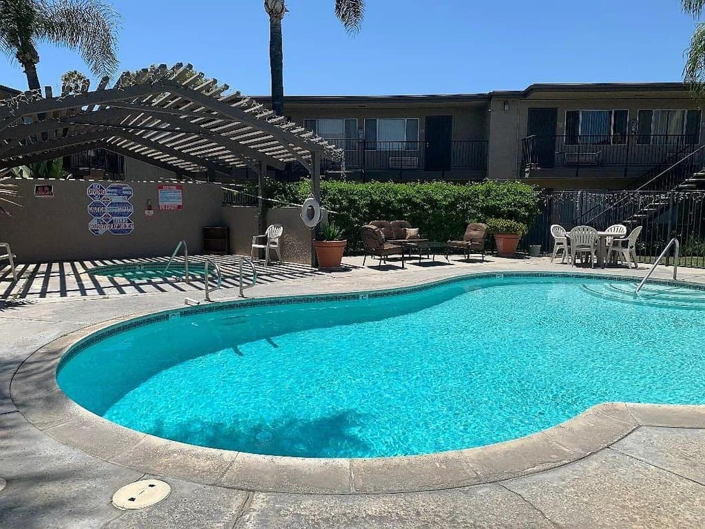 Casa Linda Apartments