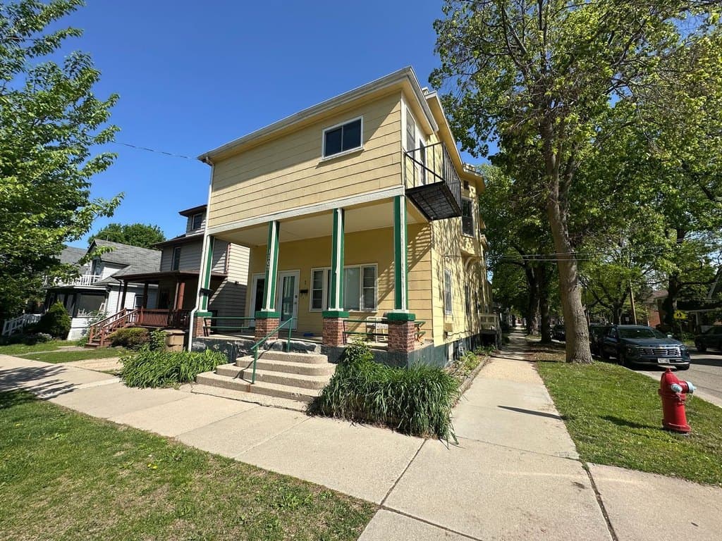 1202 Chandler St.