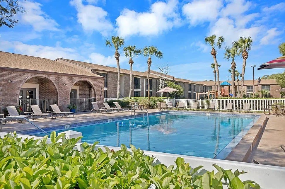 Laurel Pointe