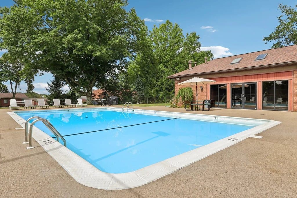 Monroeville Apartments at Deauville Park