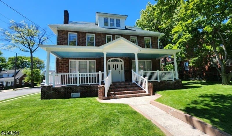110 Hansbury Ave