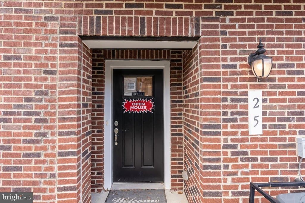 25 S Bethel St