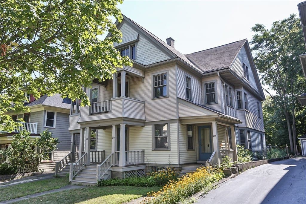 294 Laburnam Cres
