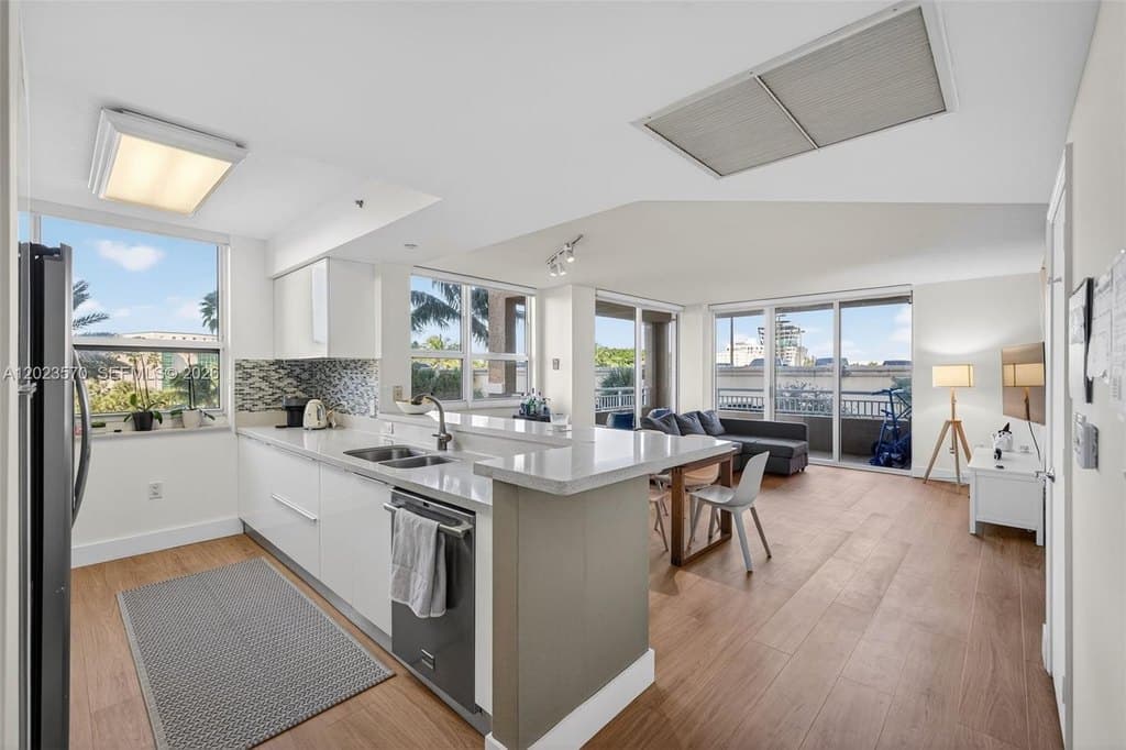19501 W Country Club Dr Apt 313
