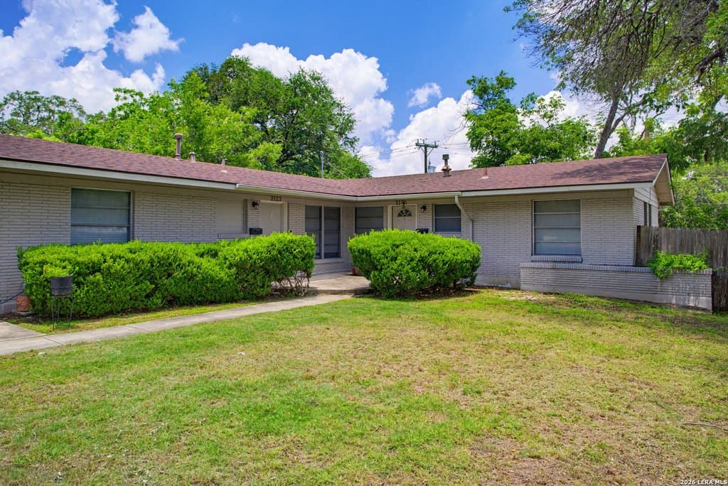 2125 E Lawndale Dr