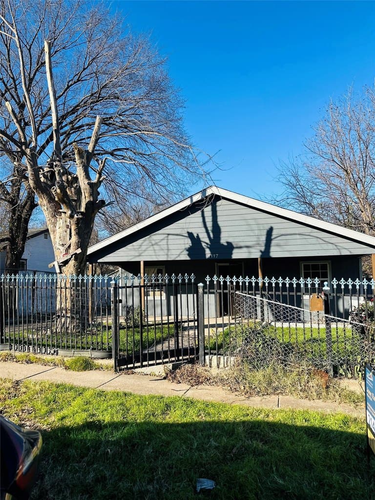 1117 E Harvey Ave