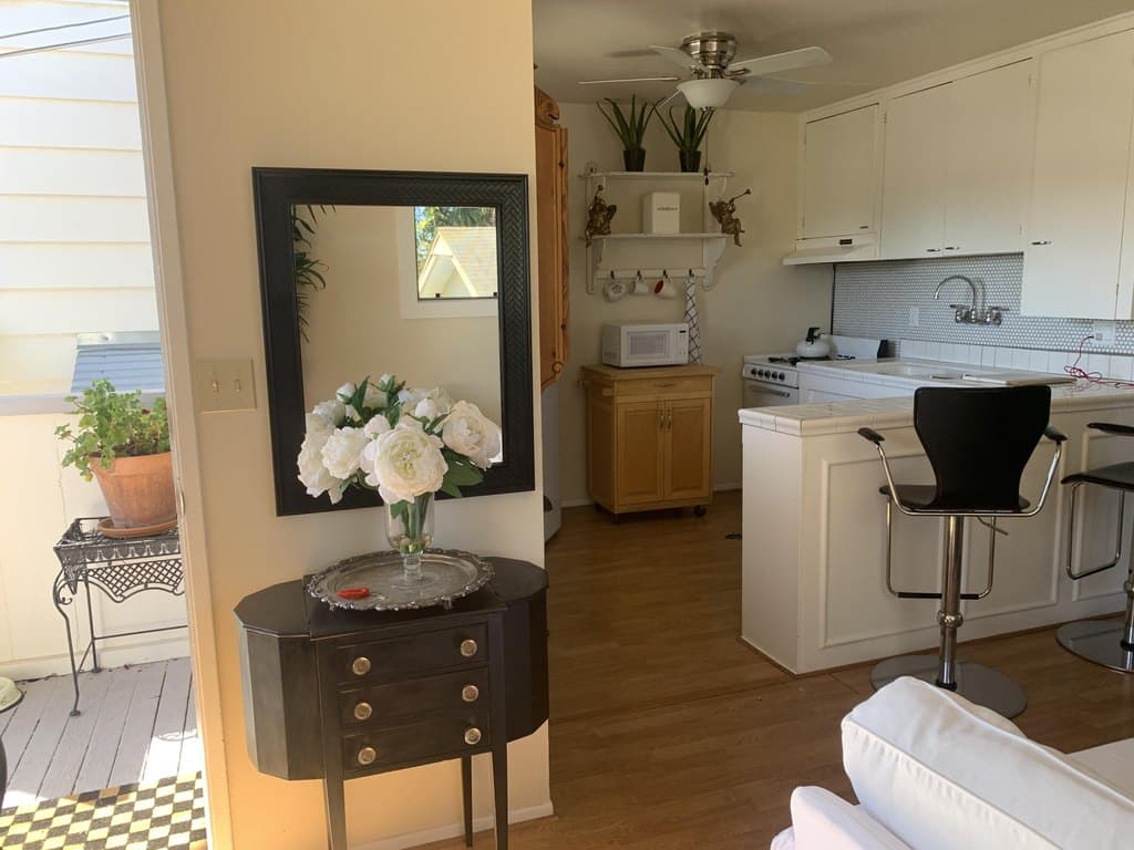 2528 De La Vina St